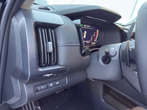 New 2026 Nissan Pathfinder SL image 13