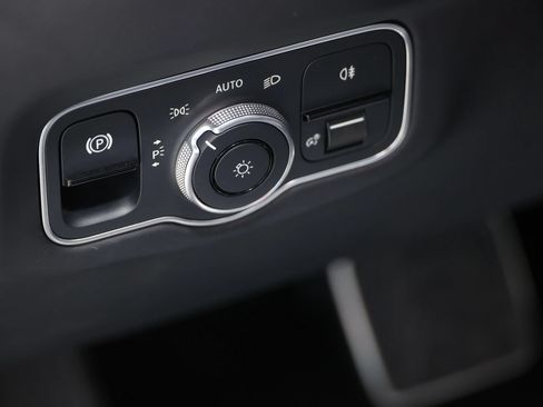 Used 2023 Aston Martin V8 Vantage Roadster RWD image 23