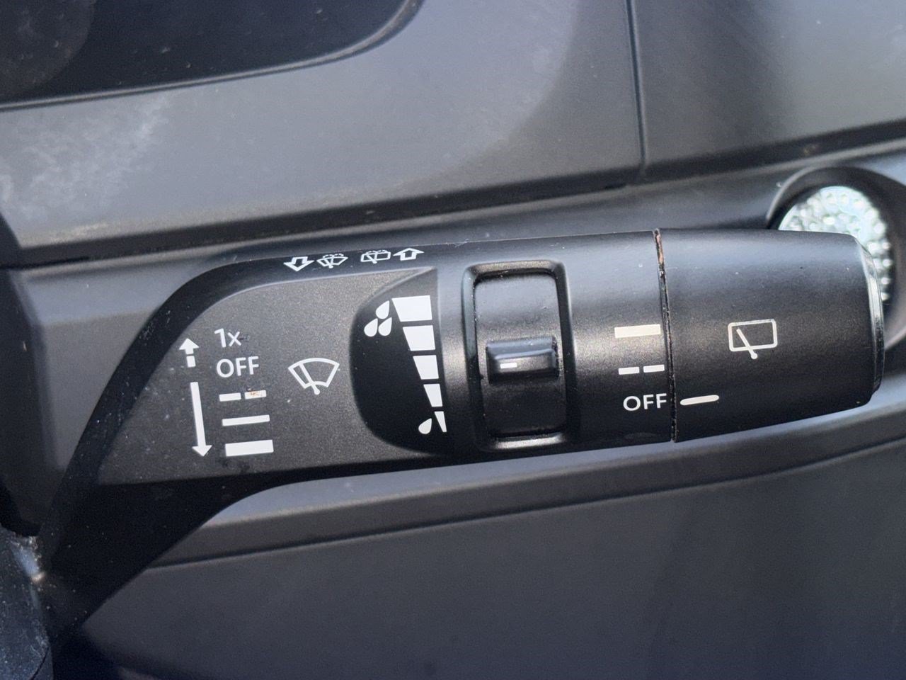 Used 2023 Nissan Pathfinder S FWD image 10