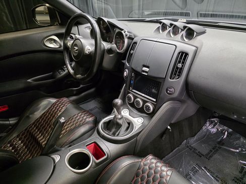 Used 2014 Nissan 370Z Coupe RWD image 26