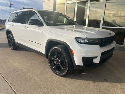 Used 2021 Jeep Grand Cherokee L Laredo image 4
