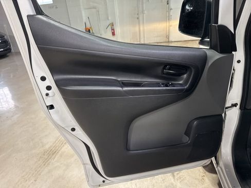 Used 2019 Nissan NV200 S image 25