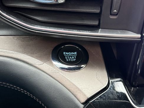 Used 2023 Ford Explorer Platinum w/ Technology Package image 33