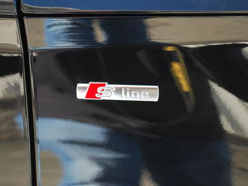 Used 2025 Audi Q5 e Prestige w/ Prestige Package image 17