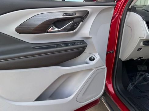 Used 2023 GMC Terrain SLT image 41