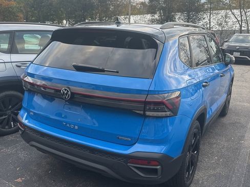 Used 2025 Volkswagen Taos SE image 4