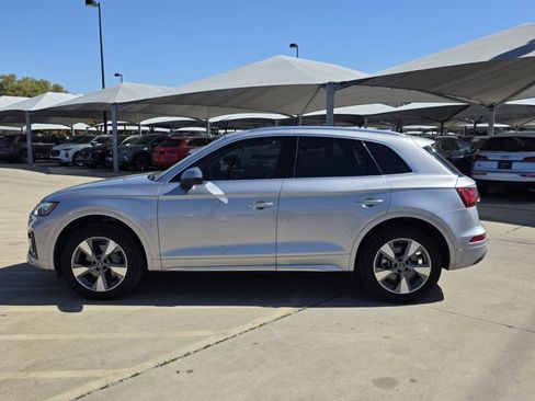 Used 2023 Audi Q5 Premium w/ Convenience Package image 8