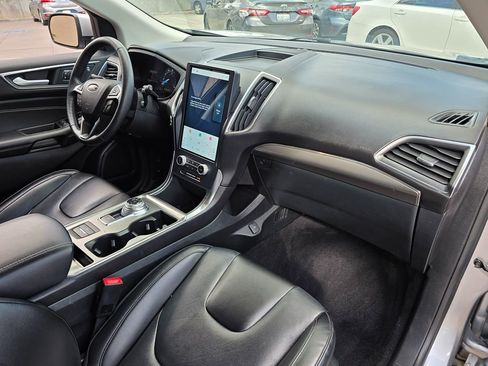 Used 2022 Ford Edge Titanium image 13