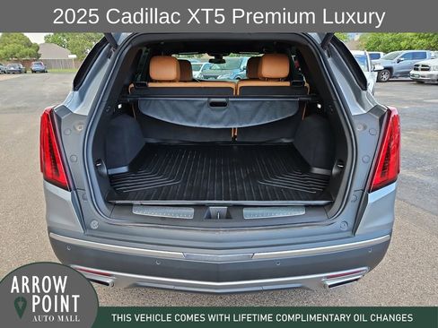 Used 2025 Cadillac XT5 Premium Luxury AWD/4WD image 17