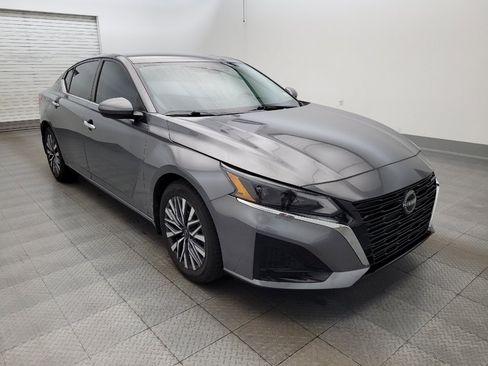 Used 2023 Nissan Altima 2.5 SV FWD image 13