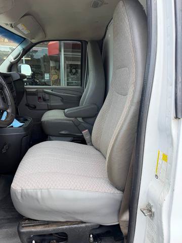 Used 2015 Chevrolet Express 3500 RWD image 6