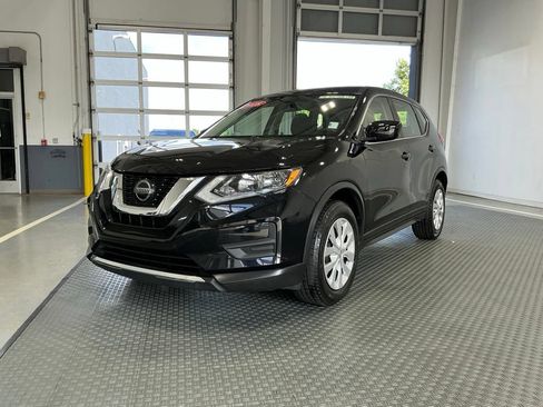 Used 2018 Nissan Rogue S FWD image 2