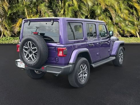 Used 2026 Jeep Wrangler Unlimited Sahara AWD/4WD image 5