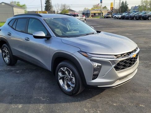 Used 2026 Chevrolet Trax LT FWD image 16