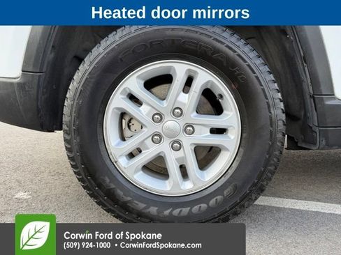 Used 2024 Jeep Grand Cherokee Laredo w/ Trailer Tow Package AWD/4WD image 9