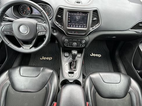 Used 2019 Jeep Cherokee Trailhawk image 17