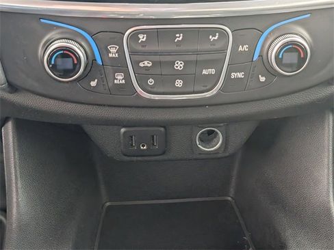 Used 2019 Chevrolet Traverse LT image 22