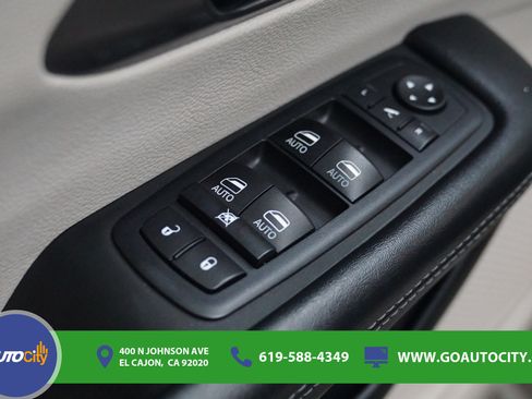 Used 2017 Chrysler Pacifica Limited w/ Advanced Safetytec Group FWD image 19