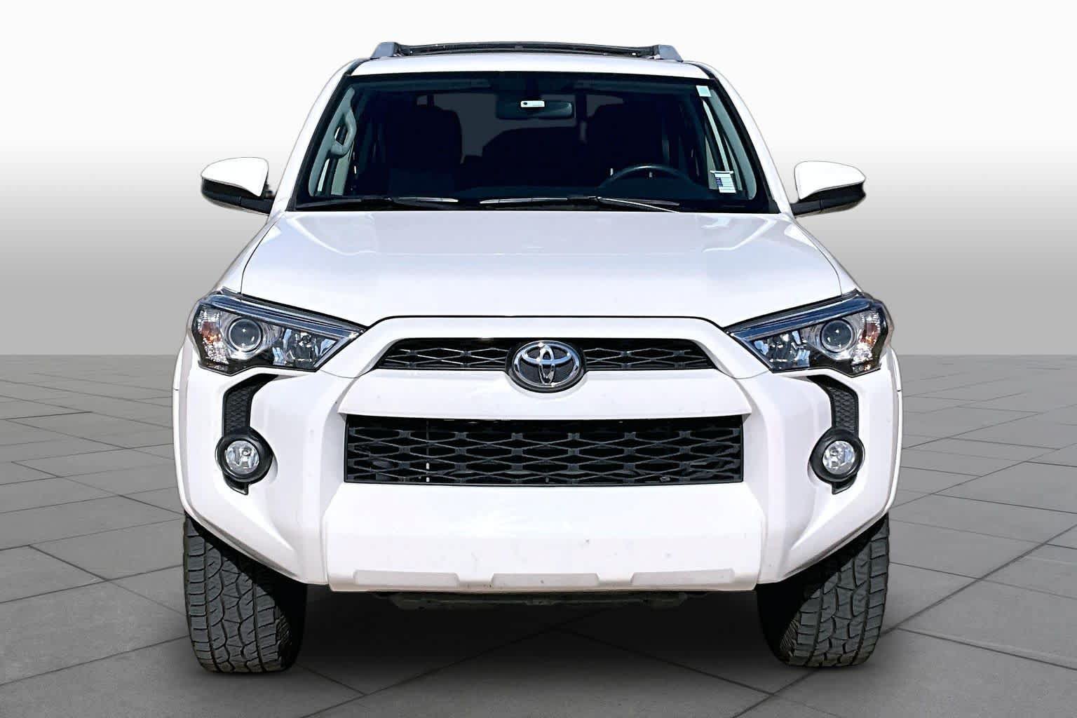 Used 2018 Toyota 4Runner SR5 AWD/4WD image 4