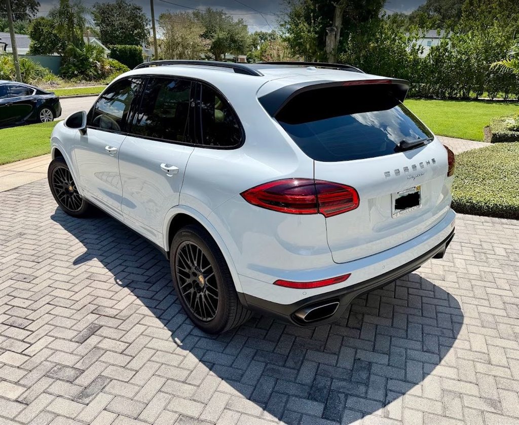 Used 2017 Porsche Cayenne AWD/4WD image 4