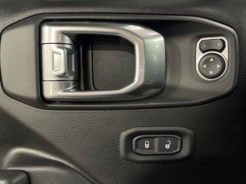 Used 2022 Jeep Gladiator Sport image 10