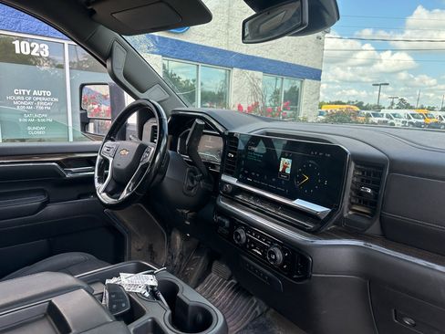 Used 2024 Chevrolet Silverado 2500 LT w/ Convenience Package AWD/4WD image 10