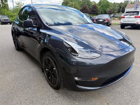 Used 2024 Tesla Model Y Long Range AWD/4WD image 5