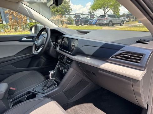 Used 2024 Volkswagen Taos SE image 10