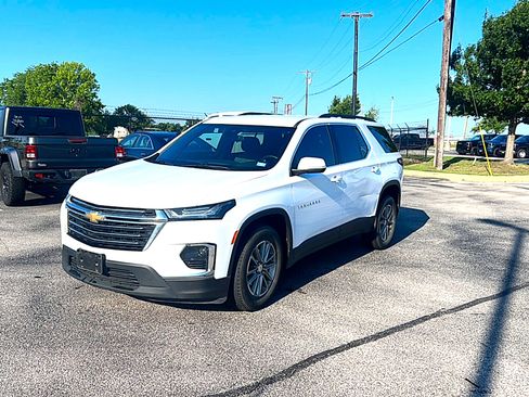 Used 2023 Chevrolet Traverse LT FWD image 2