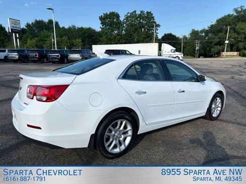 Used 2015 Chevrolet Malibu LT w/ Power Convenience Package FWD image 3