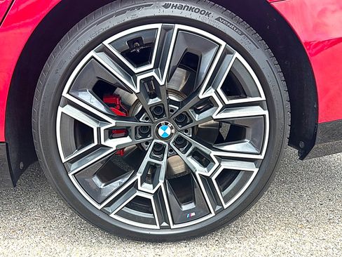 Used 2025 BMW 530i w/ M Sport Package RWD image 9