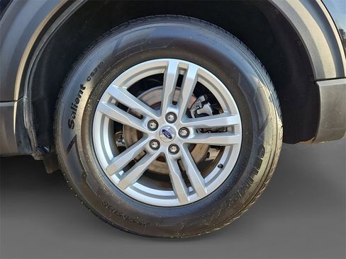 Used 2023 Ford Explorer XLT w/ Equipment Group 202A image 8