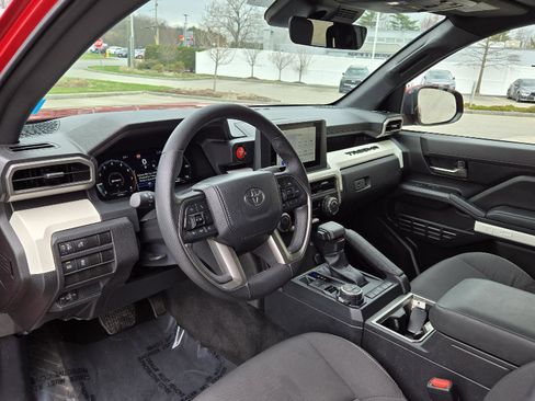 Used 2024 Toyota Tacoma TRD Off-Road AWD/4WD image 4