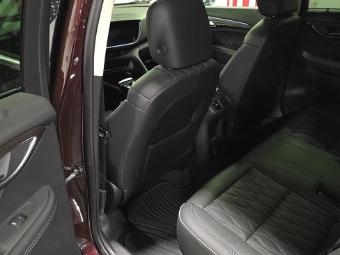 Used 2021 Buick Envision Avenir w/ Technology Package II image 12