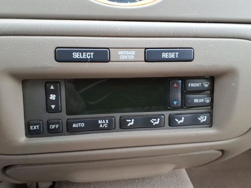 Used 2001 Lincoln Town Car Cartier image 11