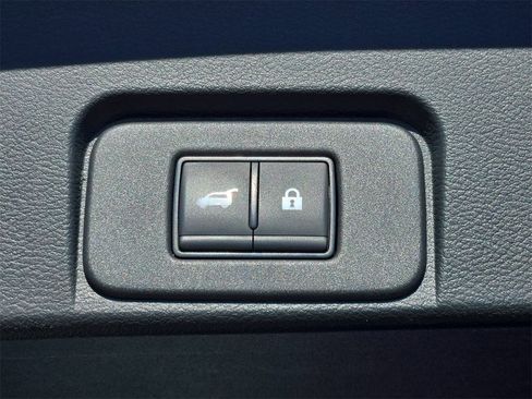 Used 2025 Nissan Rogue SV image 13