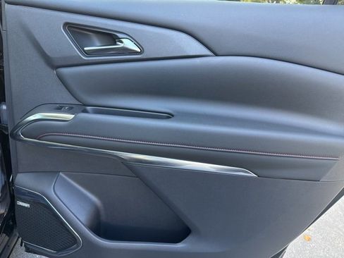 Used 2024 Chevrolet Traverse RS image 30