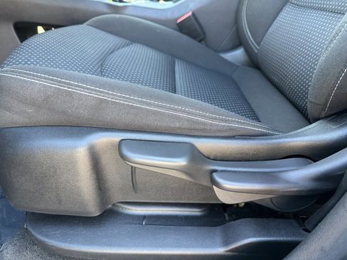 Used 2024 GMC Terrain SLE image 17