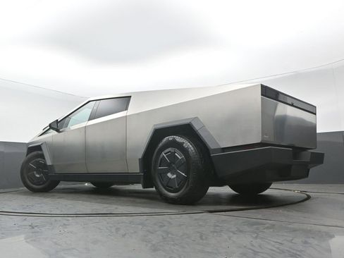 Used 2024 Tesla Cybertruck AWD Crew Cab image 29