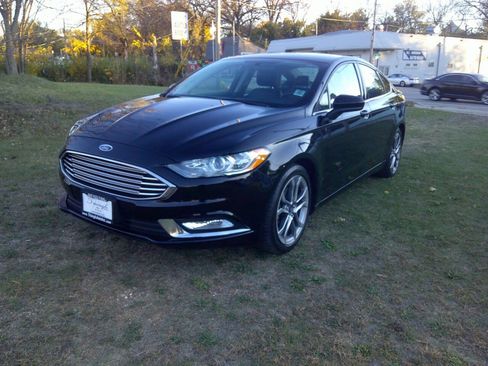 Used 2017 Ford Fusion SE w/ Equipment Group 201A FWD image 1