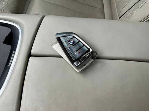 Used 2017 BMW 750i xDrive AWD/4WD image 32