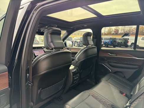 Used 2025 Jeep Grand Cherokee Summit image 16