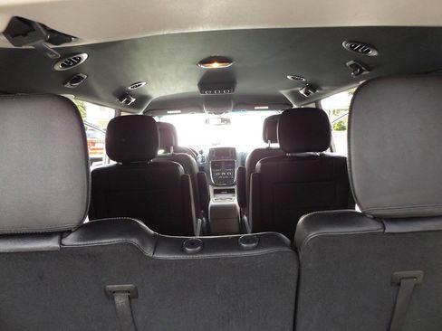 Used 2017 Dodge Grand Caravan SXT FWD image 26