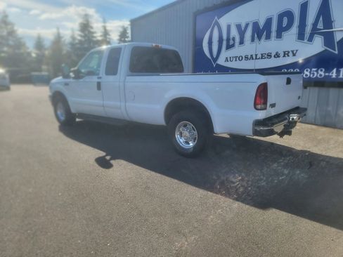 Used 2004 Ford F250 Lariat RWD image 3
