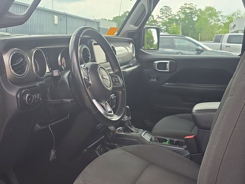 Used 2020 Jeep Wrangler Unlimited Sahara AWD/4WD image 15