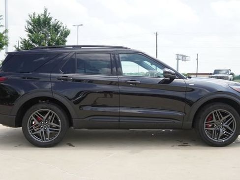 Used 2025 Ford Explorer ST-Line w/ ST-Line Street Pack AWD/4WD image 10