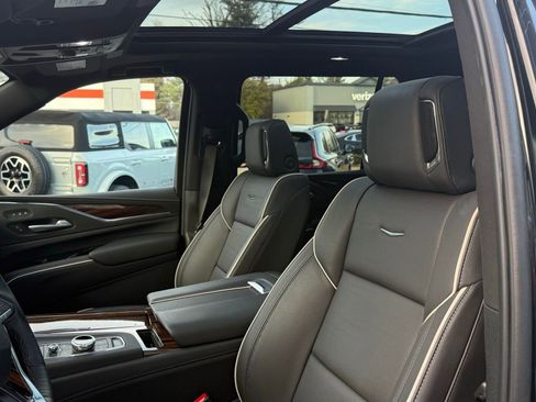 Used 2024 Cadillac Escalade ESV Premium Luxury image 37