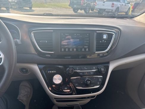 Used 2018 Chrysler Pacifica Touring Plus w/ Tire & Wheel Group image 19