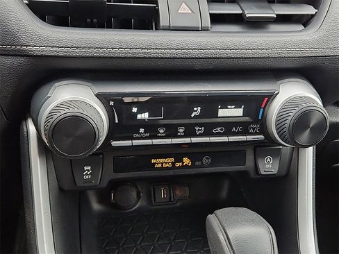 Used 2021 Toyota RAV4 LE image 23