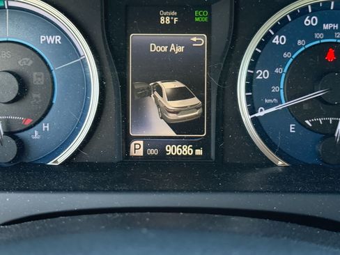 Used 2016 Toyota Camry XLE w/ Moonroof Package FWD image 20